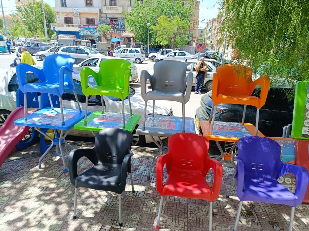 chaise et table extérieur - 1