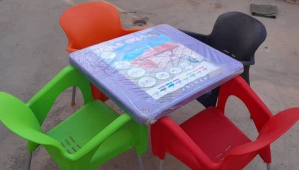 chaise et table extérieur - 11