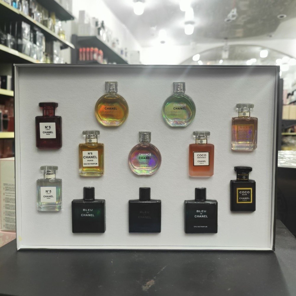 Un coffret de parfums Chanel - 1