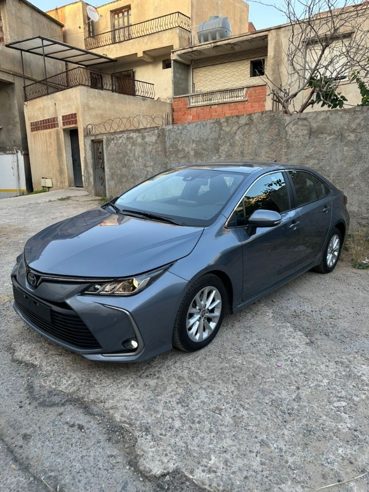 Toyota Corolla - 1
