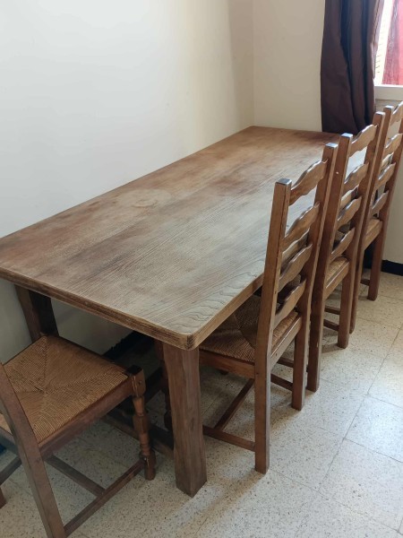 TABLE DE SALON OU SALLE A MANGER - 1