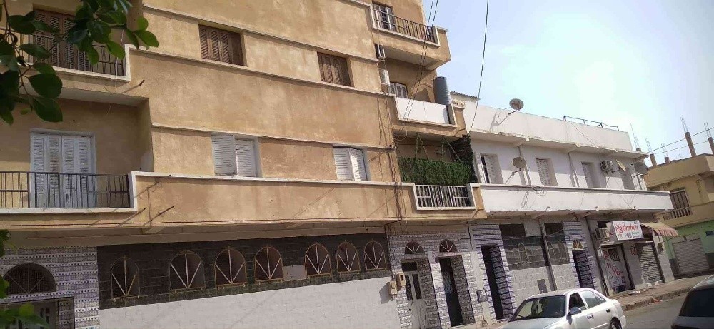 فيلا كبيرة مع أربعة محلات و مستودعين - 3