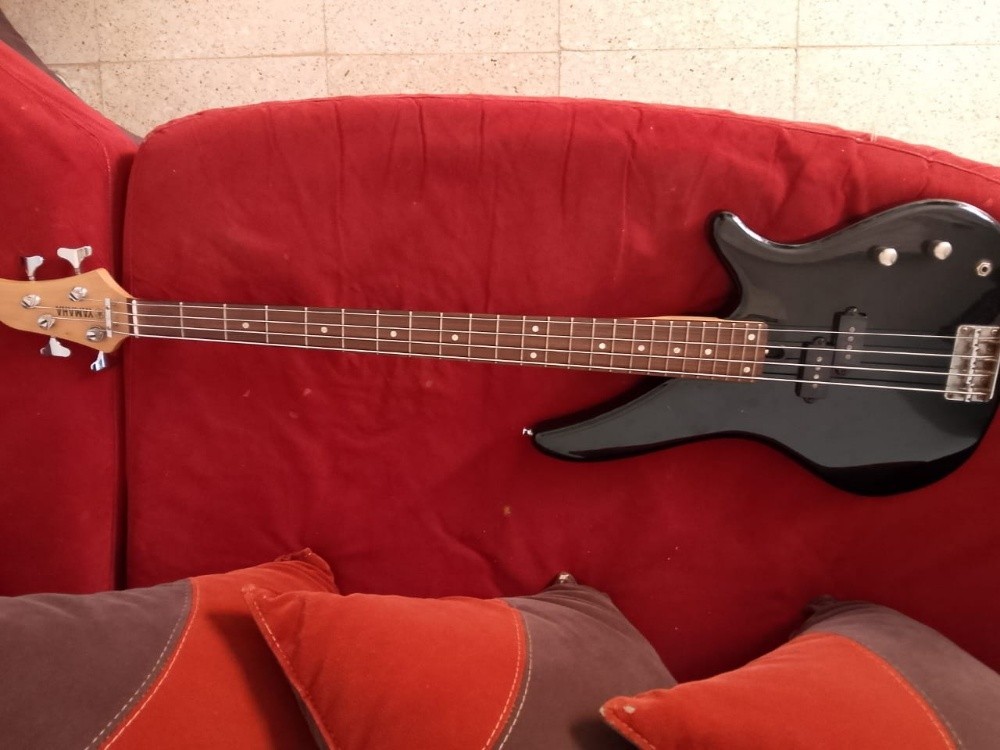 Yamaha guitar bass - 1