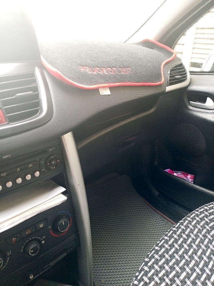 Peugeot 207  - 1