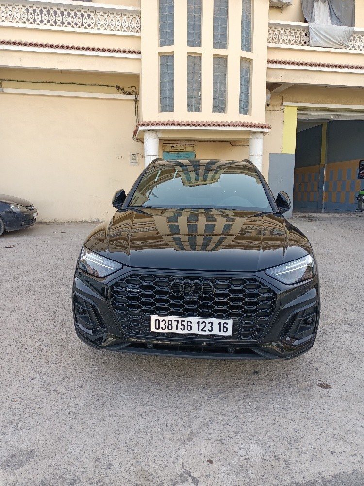 Audi black black - 1