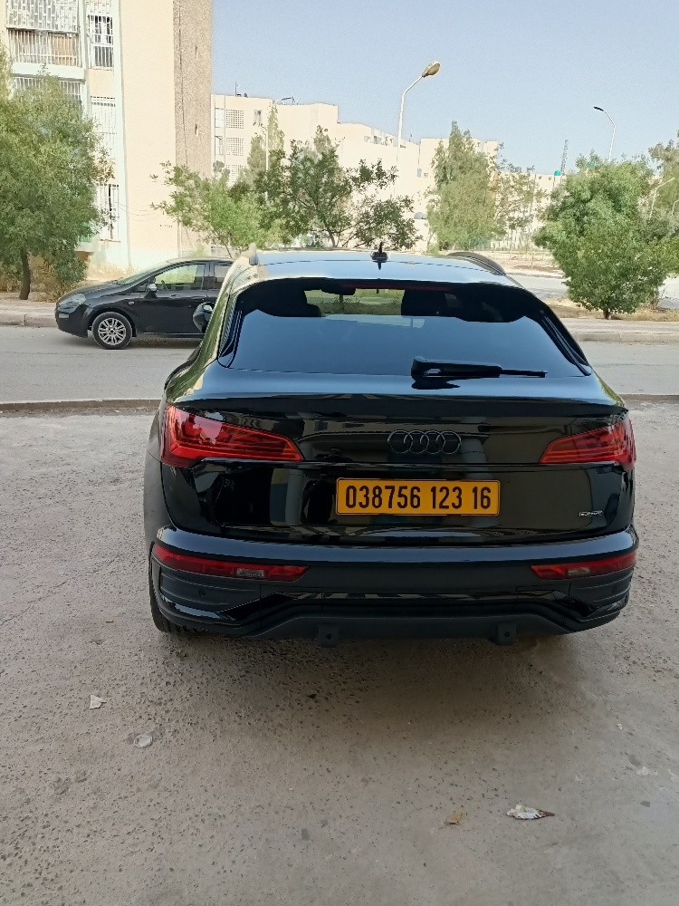 Audi black black - 2