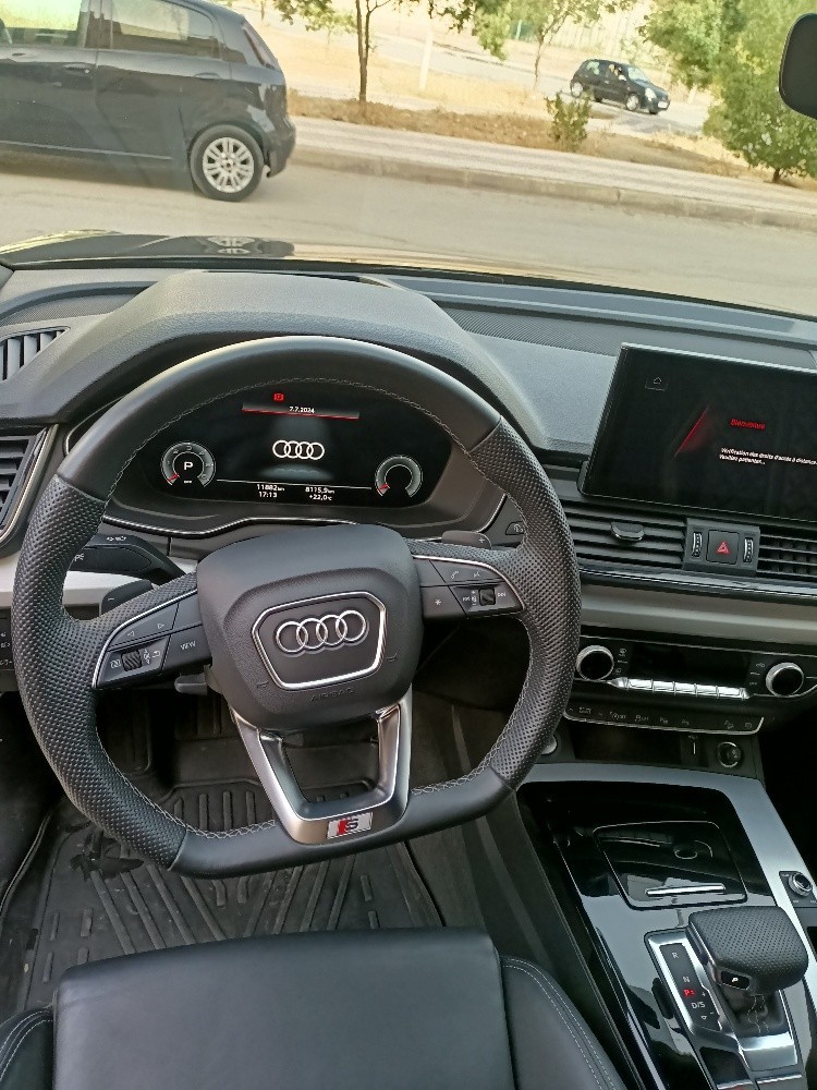 Audi black black - 5