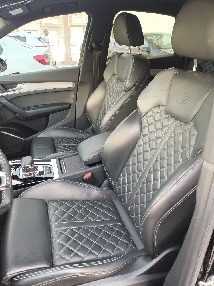 Audi black black - 6