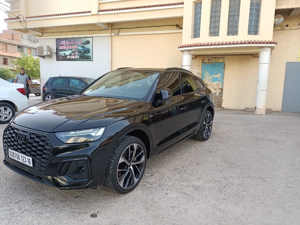Audi black black - 3