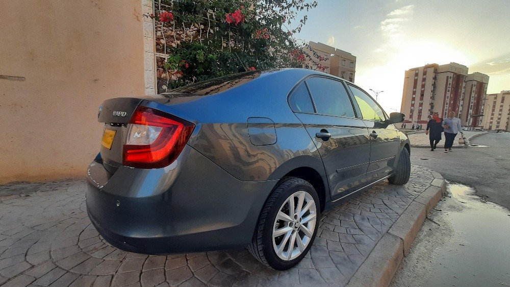 سيارة سكودا رابيد للبيع - 2