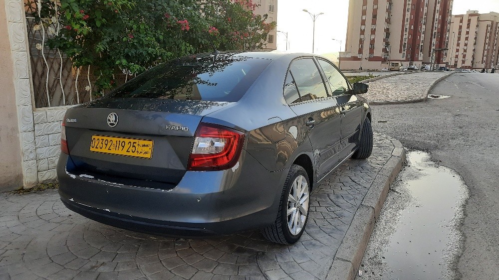 سيارة سكودا رابيد للبيع - 10
