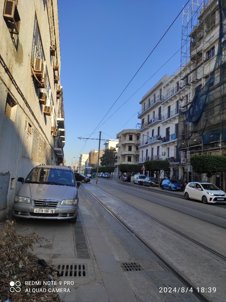 Hussein dey vend un local - 5