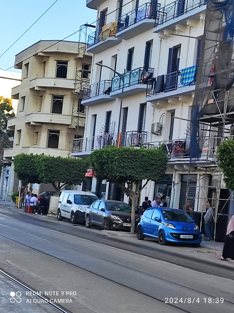Hussein dey vend un local - 1