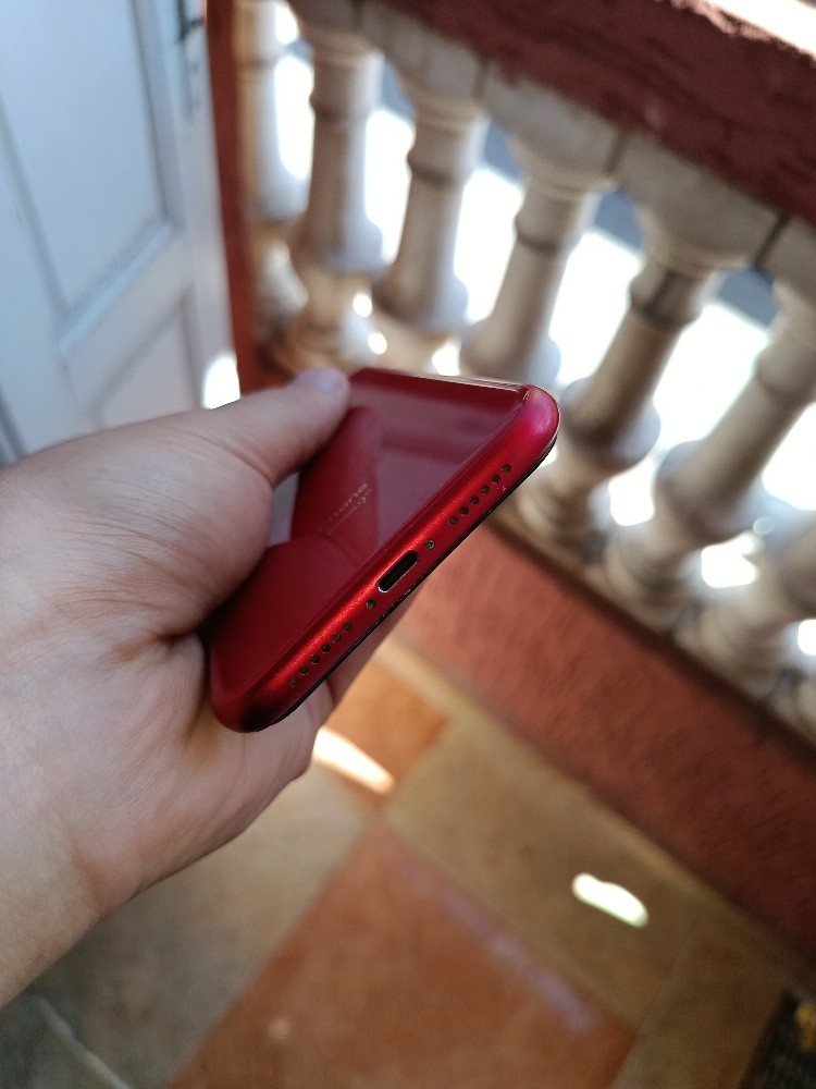 iphone xr - 4