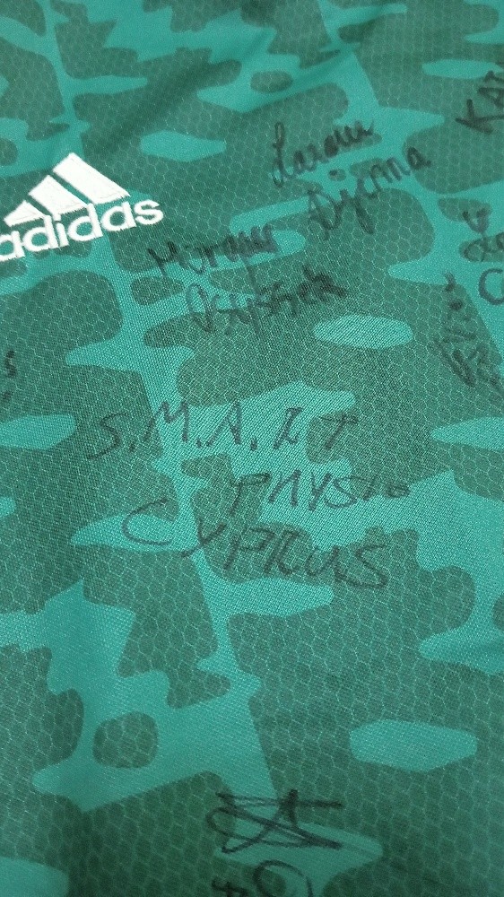 Maillot signé par les athlètes - 9