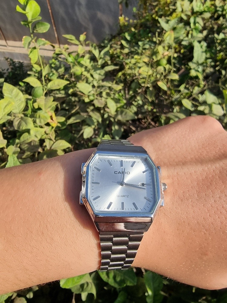 Casio unisex date display - 2