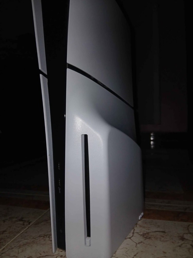 ps 5 slim avec le lecteur - 3