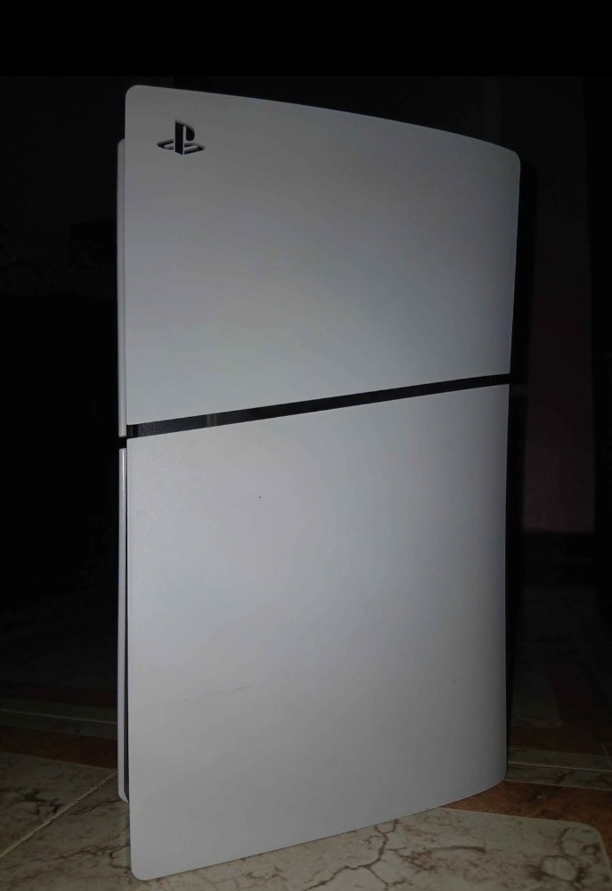 ps 5 slim avec le lecteur - 4