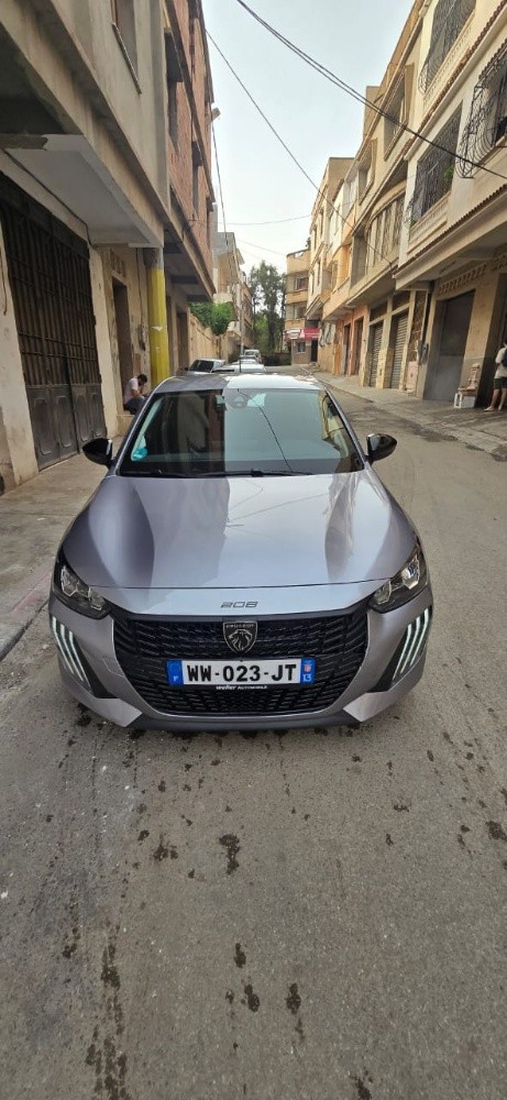 Peugeot 208 - 1