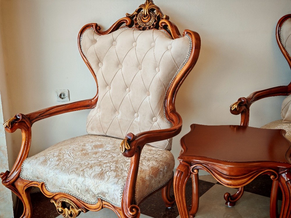 salon  new classique complètement suclté a main en bois hêtre - 5