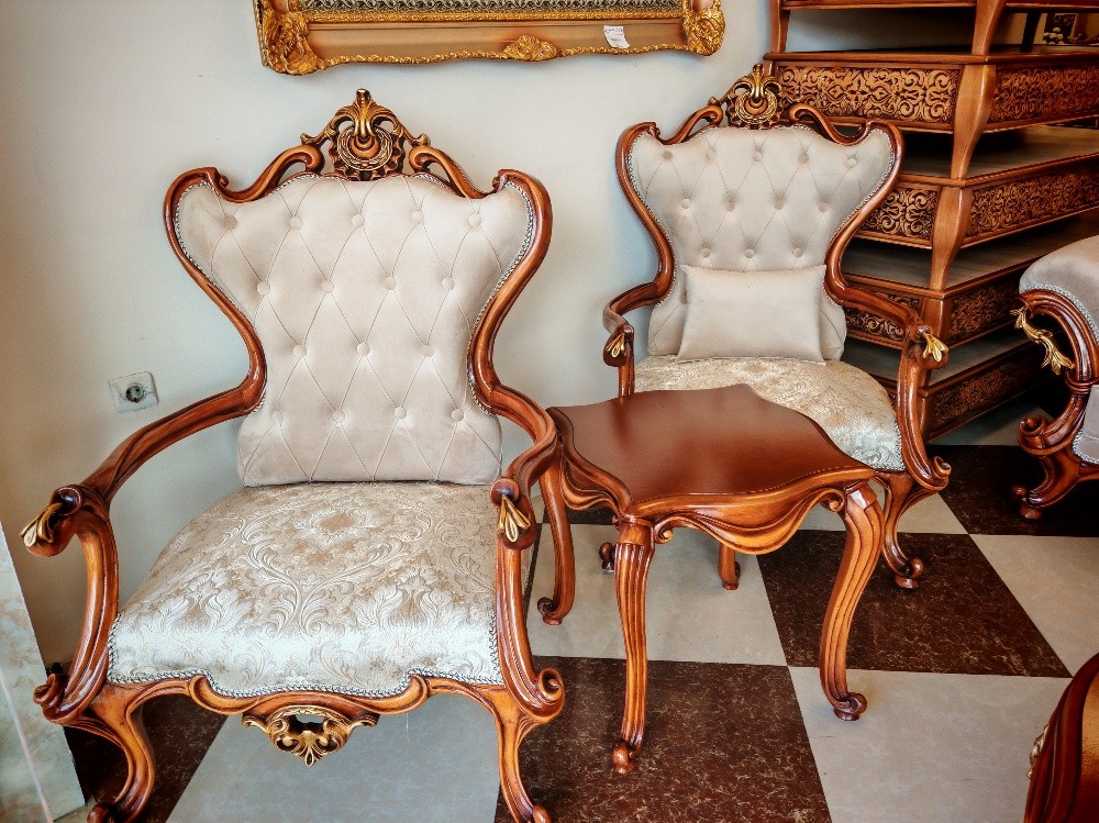 salon  new classique complètement suclté a main en bois hêtre - 13