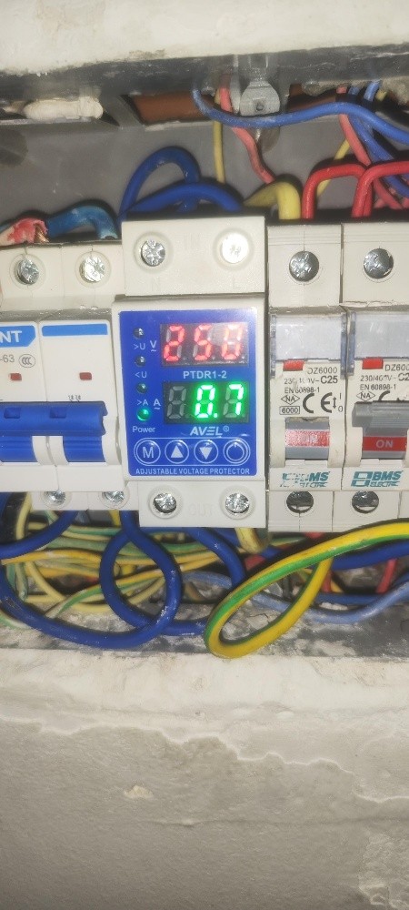 Un électricien professionnel  - 1