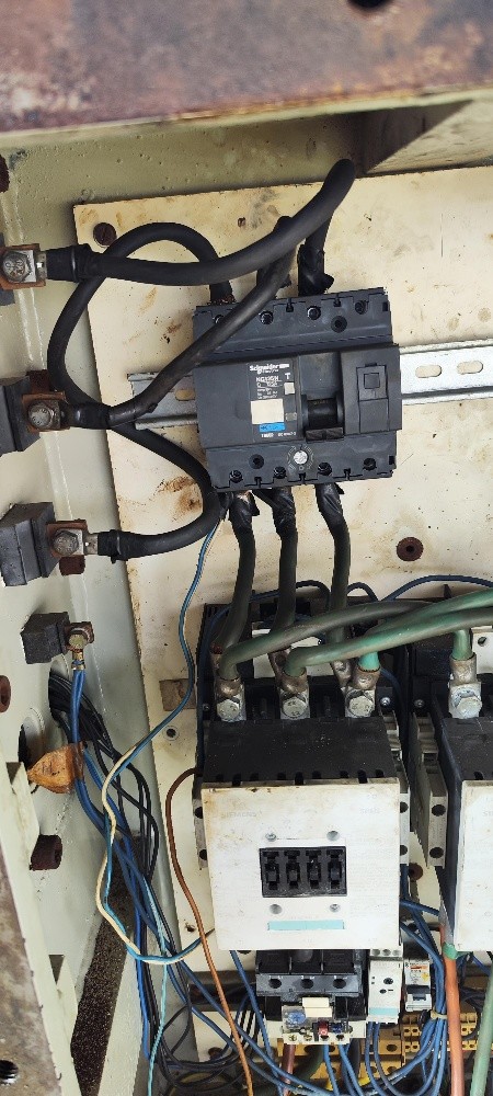 Un électricien professionnel  - 2