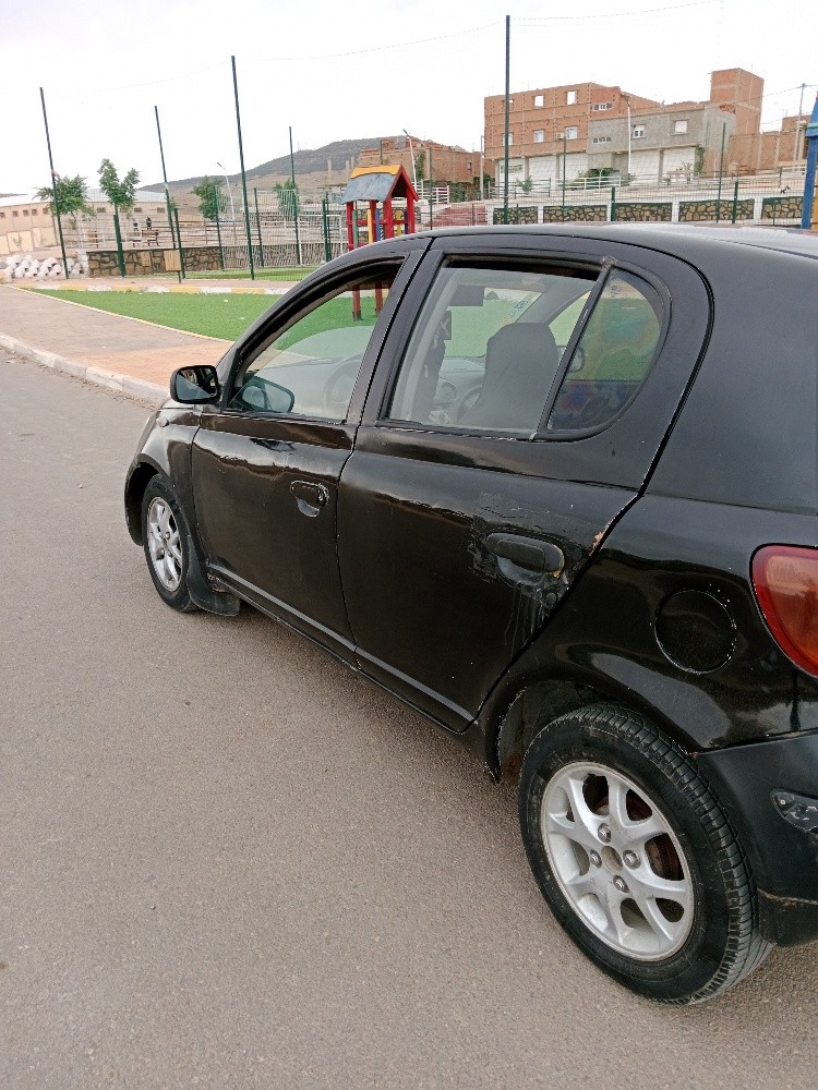 Toyota yaris  - 4