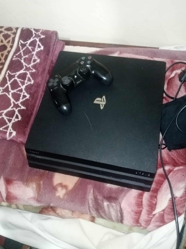 سوني بلايستيشن 4 برو - 1