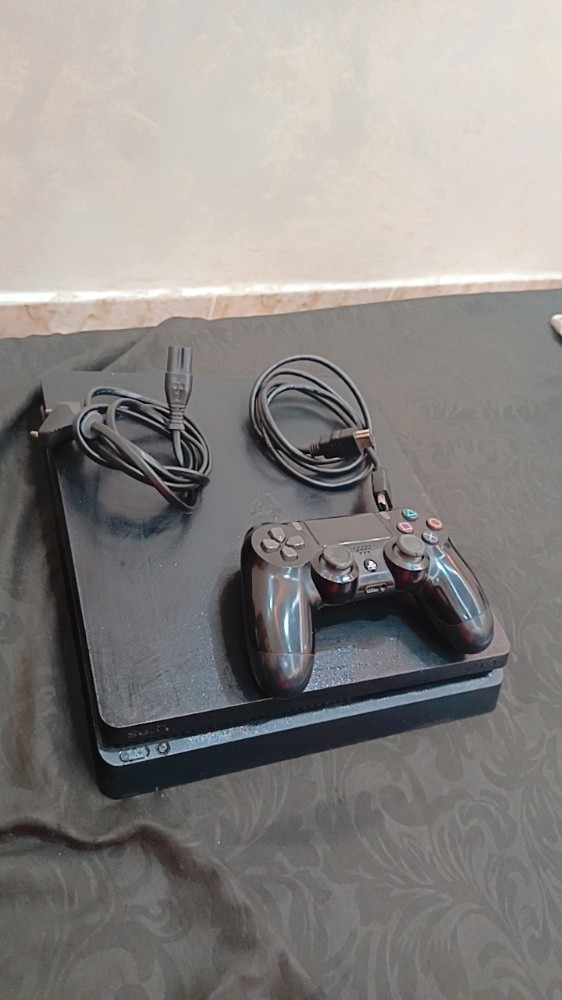PlayStation 4 - 1