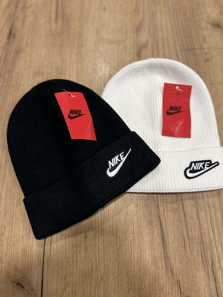 bonnet Nike et Lacoste - 1