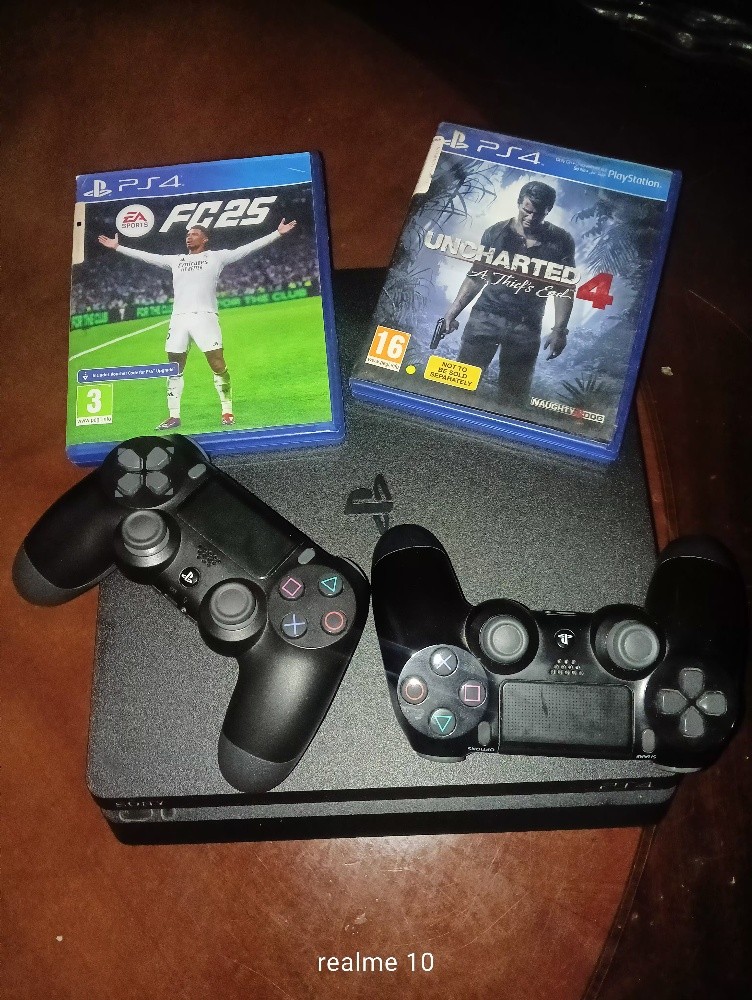 play Station 4 - 2