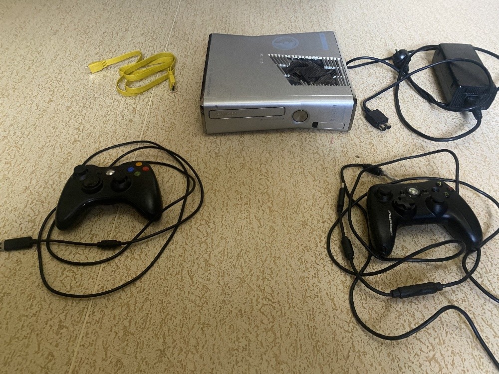 Xbox 360 slim - 1