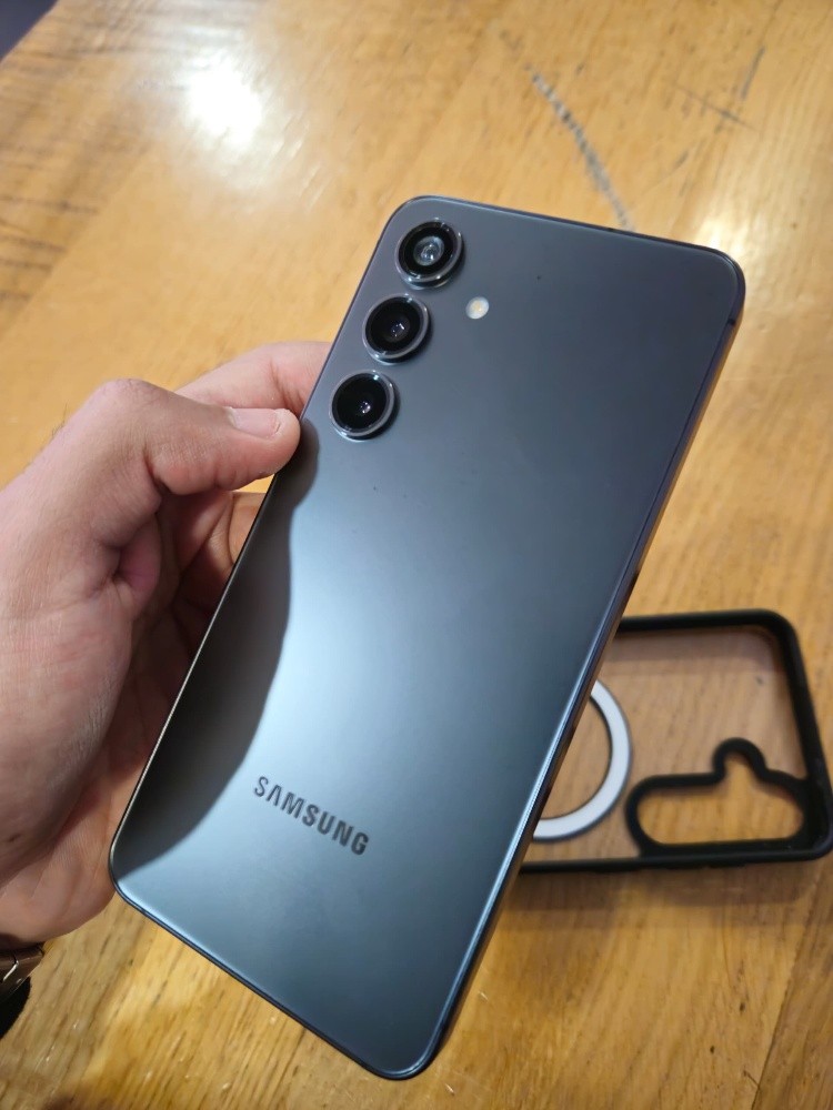 Samsung S24 - 1