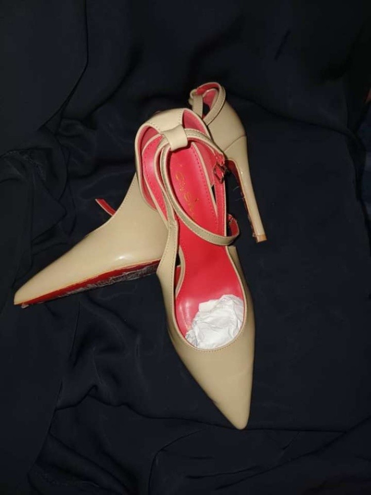 chaussures à talons hauts - 1