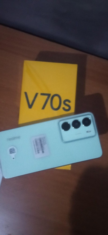 Realme v70s - 1