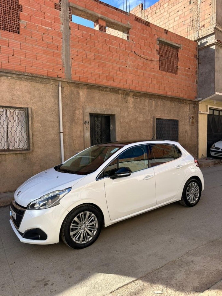 208 Peugeot  - 3