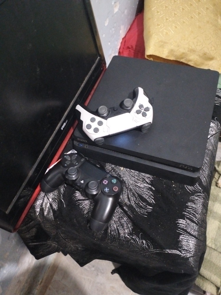PlayStation 4  - 1
