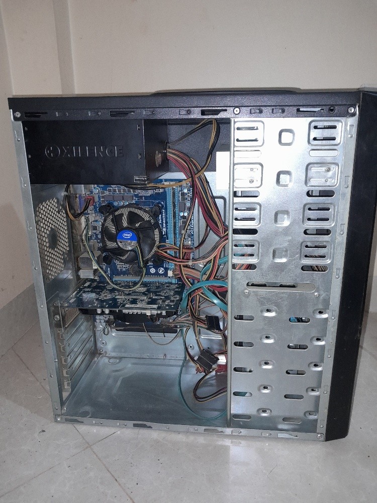 pc de bureau, unité et écran - 3