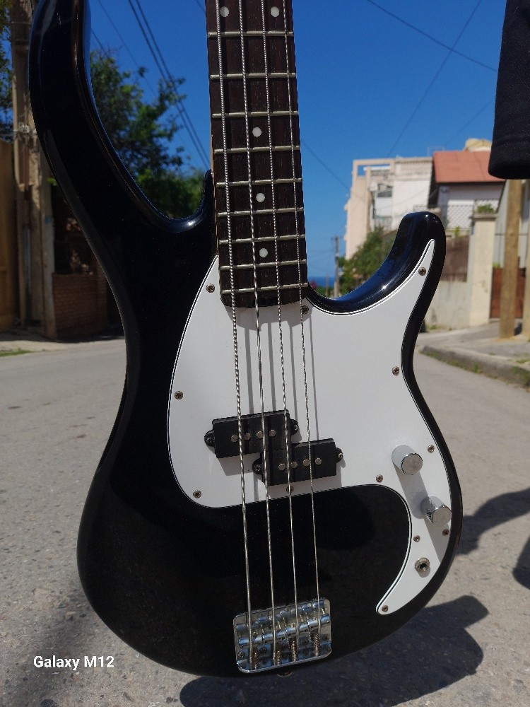 Guitare basse peavey milestone iv - 1