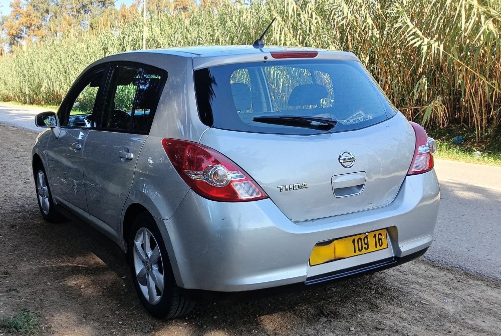Nissan Tiida Tekna - 3