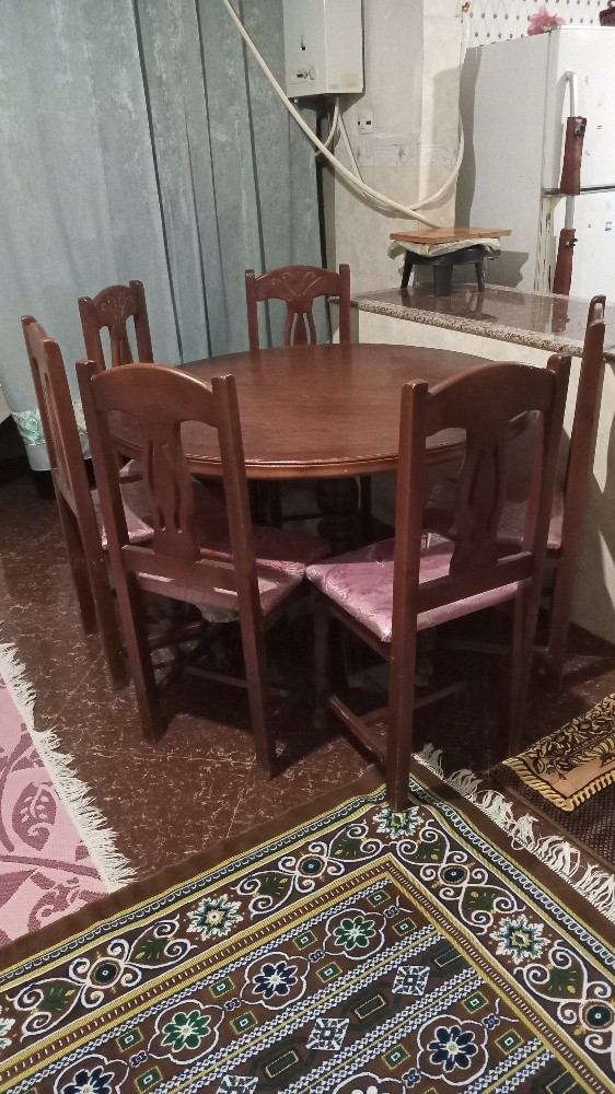 طاولة للبيع  - 1