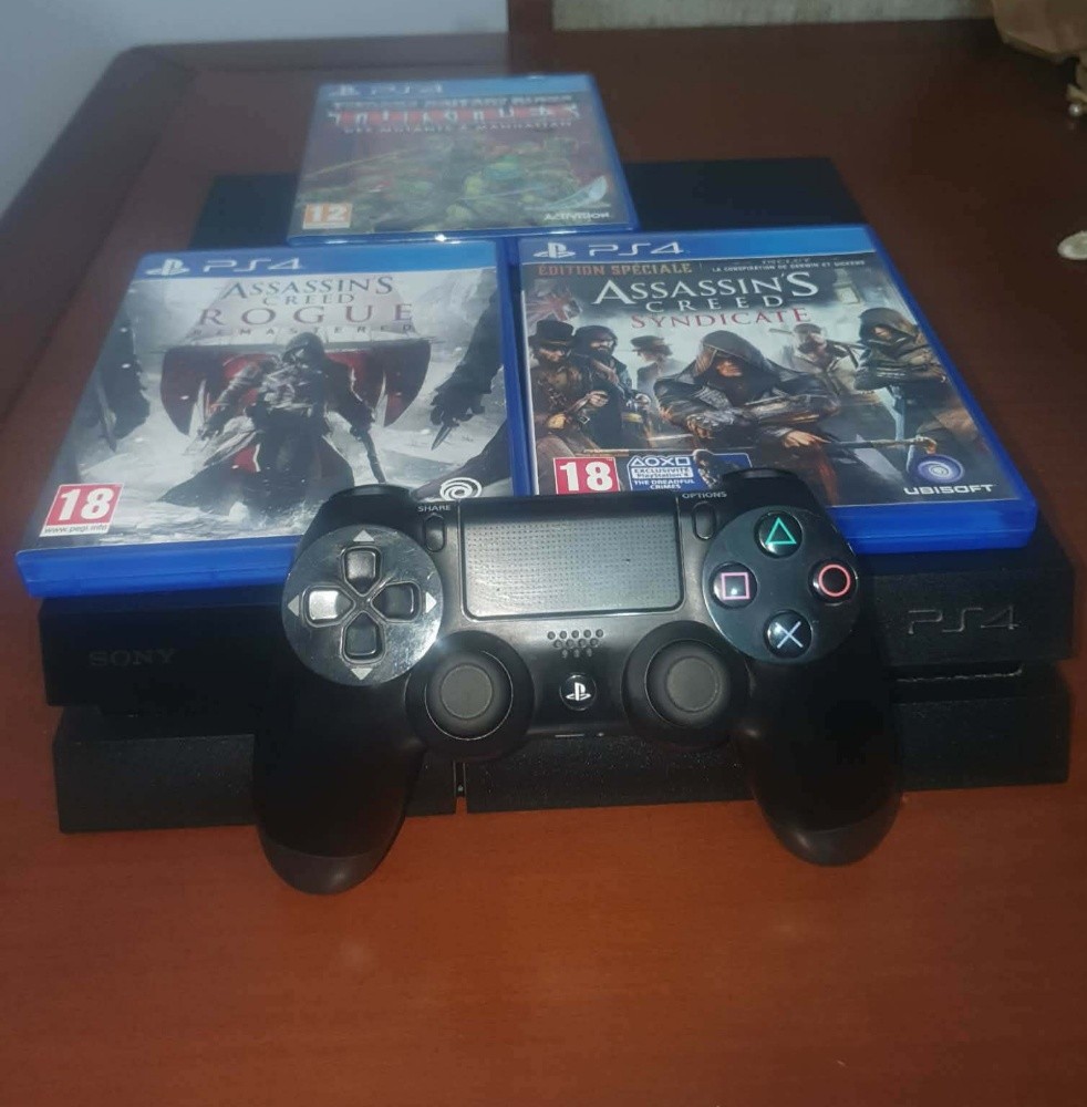 play station 4 - 1