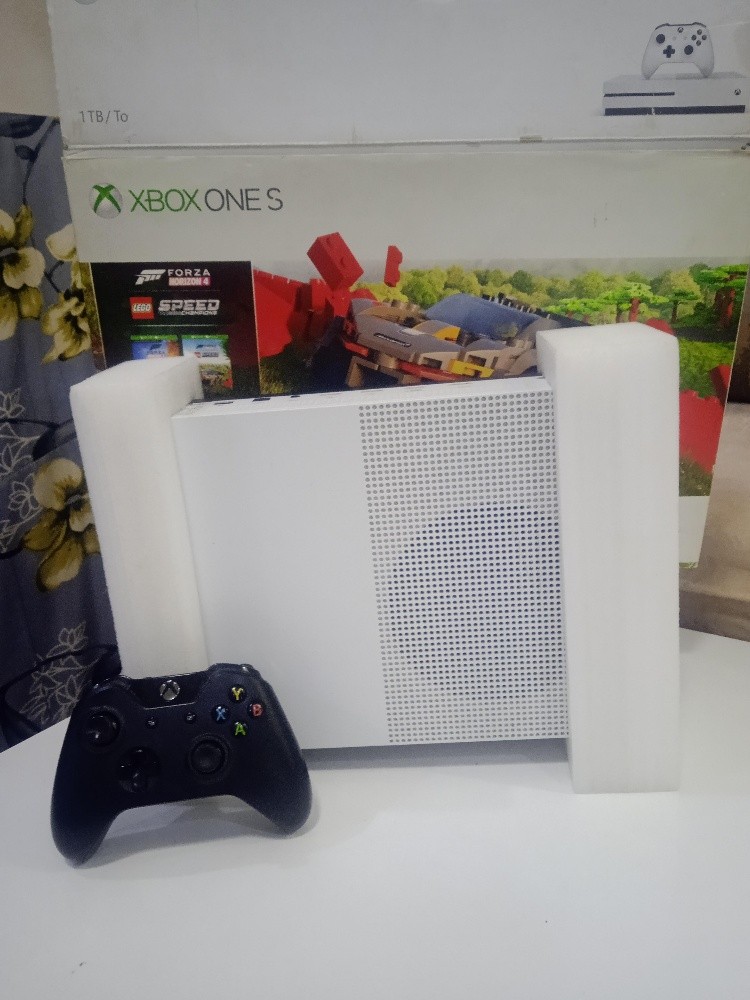 xbox one s 1Gb - 1