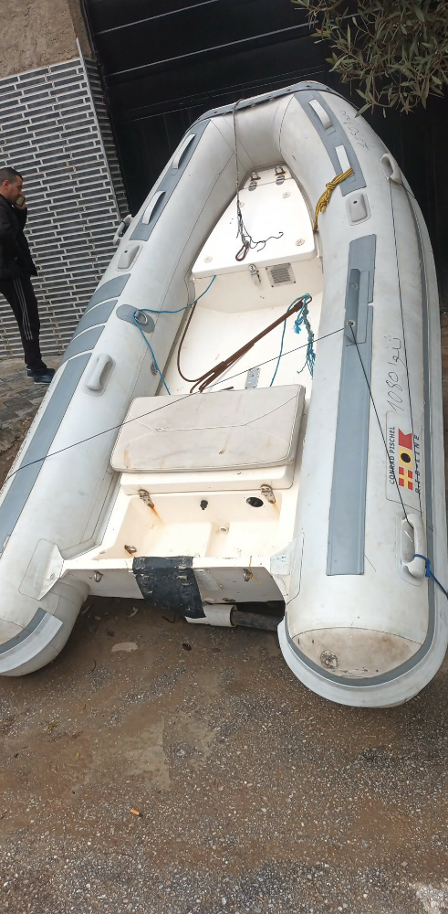 زورق مطاطي  - 1