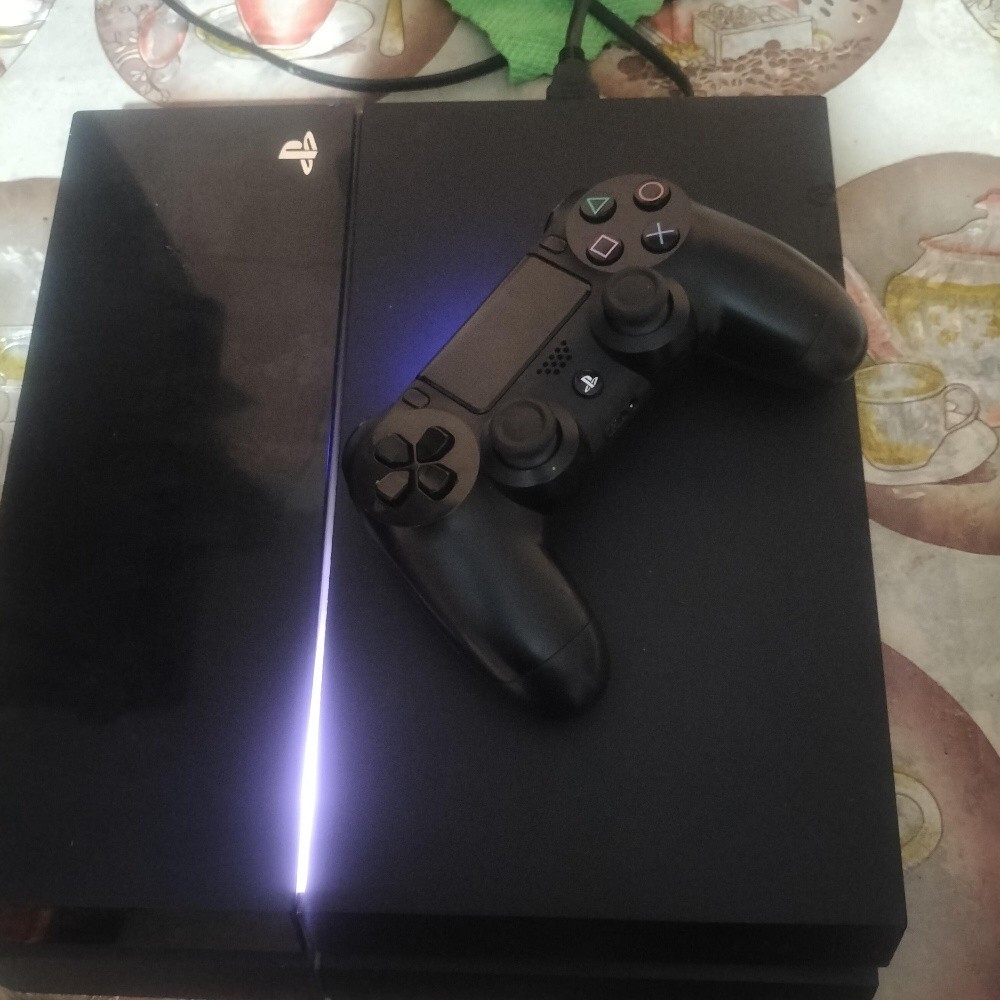 play station 4 - 3