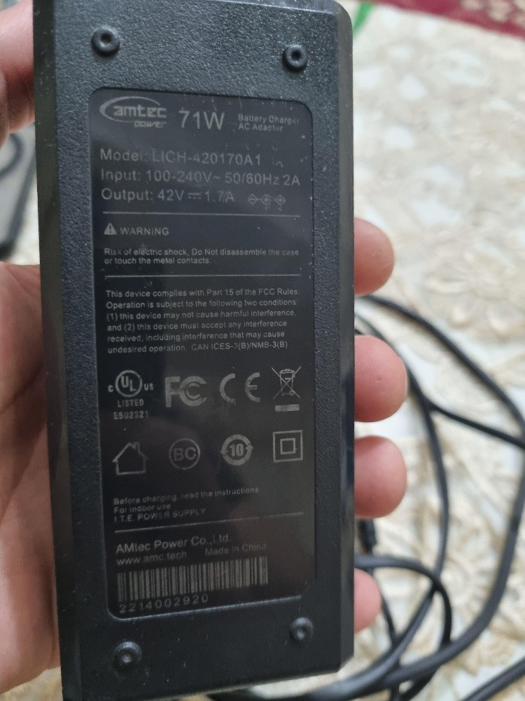 chargeur trotinette électrique - 1