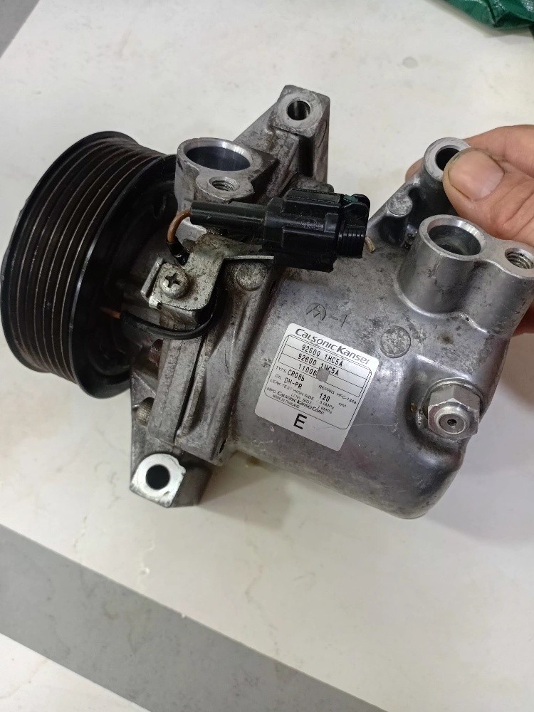 compresseur clim Nissan Micra - 1