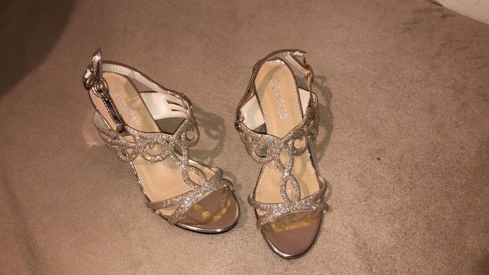chaussures dorées - 1
