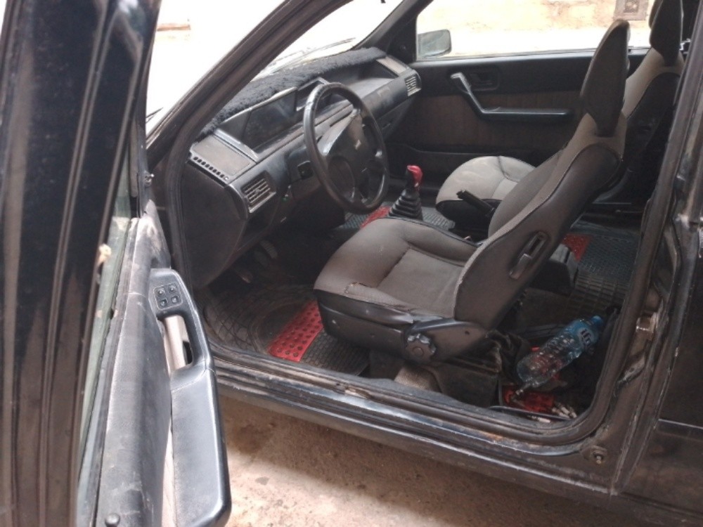 Voiture Fiat ancien en vent  - 3